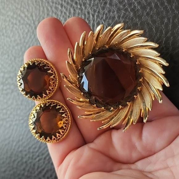 VTG brooch & clip earring set - Picture 3 of 12